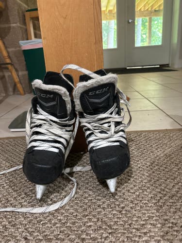 CCM tacks skates