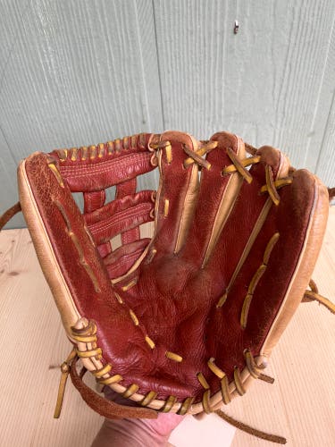 Brown Used Wilson A500 Right Hand Throw Outfield Baseball Glove 12"