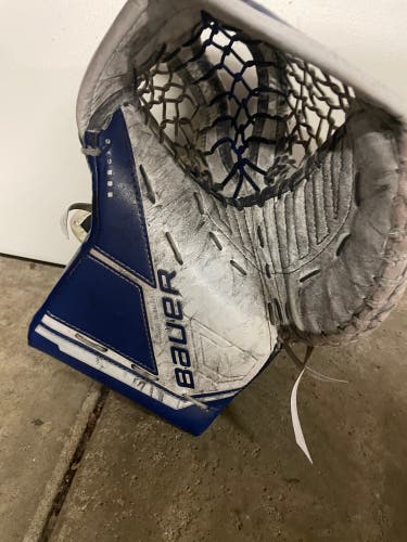 Bauer Supreme M5 pro goalie glove