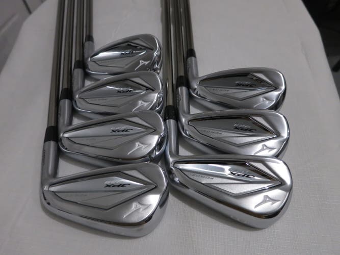 Mizuno JPX-923 Forged Iron Set - 5-PW, GW - Regular Flex Graphite - NEW