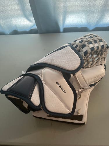 Bauer Hyperlite goalie glove