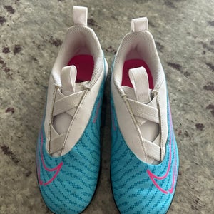 Nike indoor soccer shoes size 2 Youth
