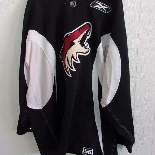 PHOENIX COYOTES non-goalie cut size 56 black Reebok practice jersey worn 2010-11 seasons MIC