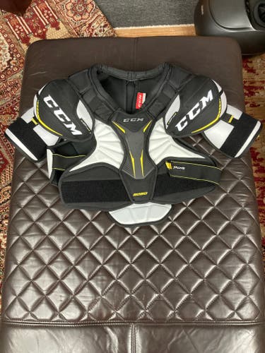New Large/Extra Large Senior CCM Tacks 9060 Shoulder Pads Pro Stock