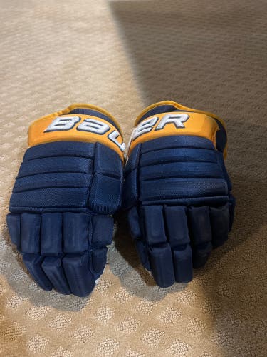 Bauer Hockey gloves