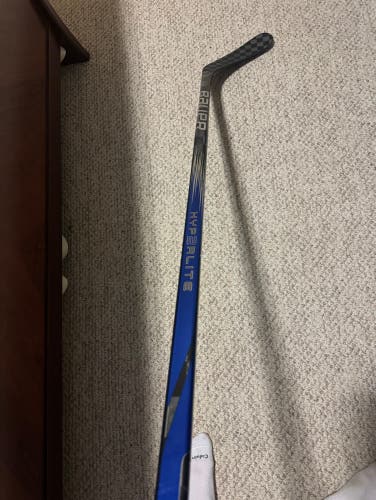 Used Intermediate Bauer Right Handed P28  Vapor Hyperlite 2 Hockey Stick