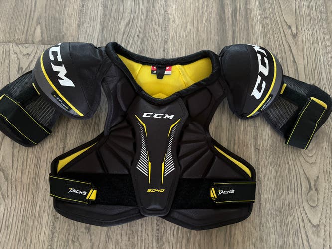 Used Small CCM  Tacks 9040 Shoulder Pads