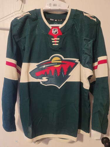 NEW Adidas MiC PrimeGreen Hockey Jersey Minnesota Wild Green Size 54