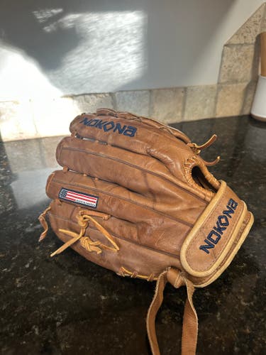 New Right Hand Throw Nokona Softball Glove 12.5"