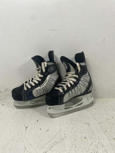 Used Easton Tphoon Youth 10.0 Ice Skates Ice Hockey Skates