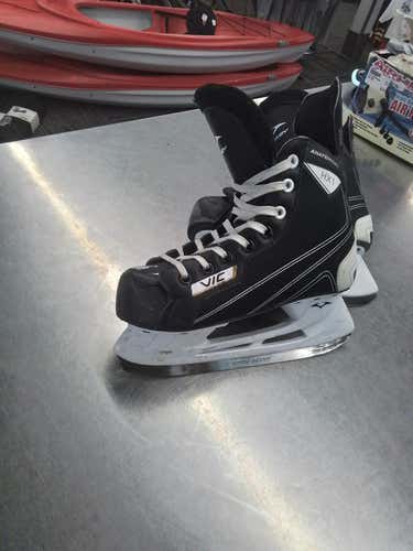 Used Vic Hx1 Junior 05 Ice Hockey Skates