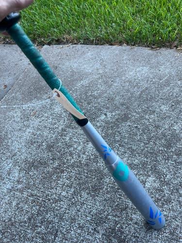Silver Used DeMarini Vendetta C6 Bat (-12) Composite 17 oz 29"
