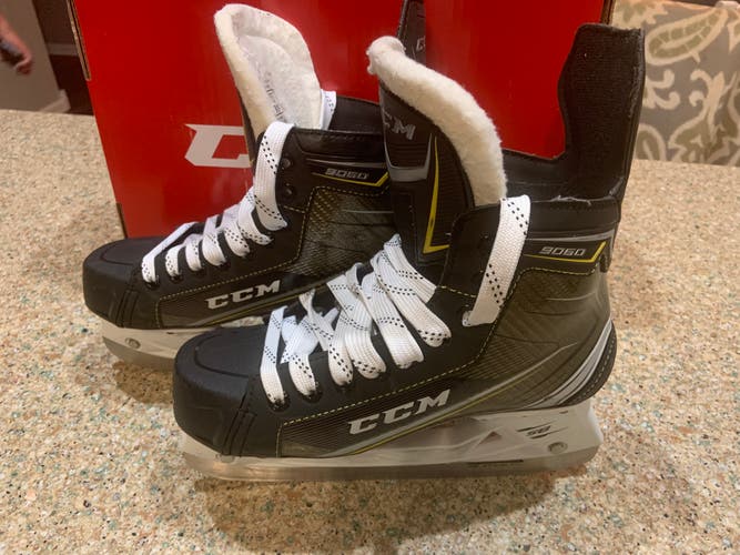 Used Intermediate CCM Tacks 9060 Hockey Skates Regular Width Size 5
