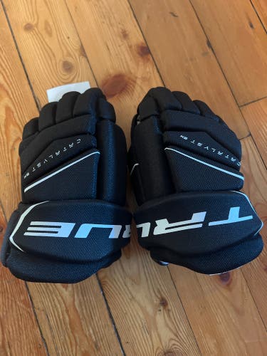 True Catalyst 9x Youth 9” Hockey gloves