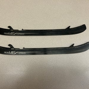 Bauer Skate Blades size 246 Bauer Skate Blades Size 246 - LS5 Carbon Steel - Size 5 to 5 1/2 skate