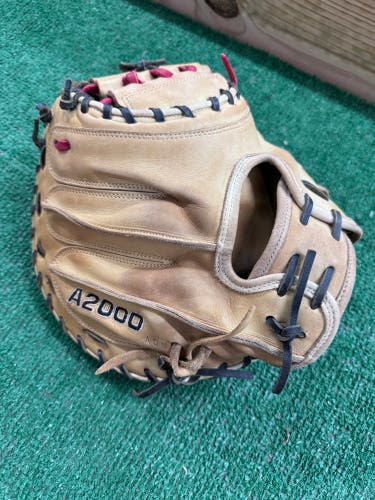 2023 Wilson 33'' A2000 Series CM33 Catcher's Mitt, Right Hand Throw