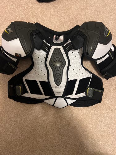 Ccm Ultra Tacks Shoulder Pads