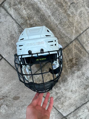 Used Small Bauer  Re-Akt 150 S Helmet