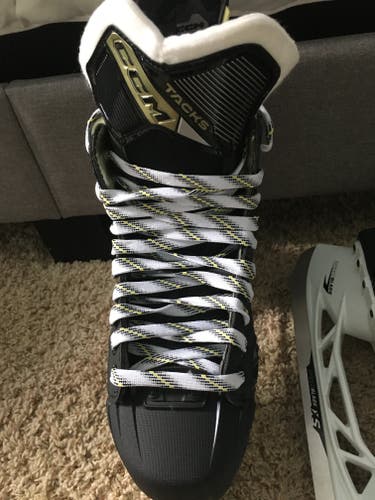 New Senior CCM Tacks Hockey Skates Regular Width 8.5