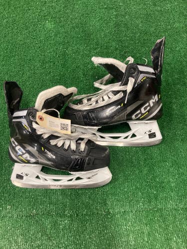 Used Junior CCM AS-580 Hockey Skates Regular Width Size 3.5