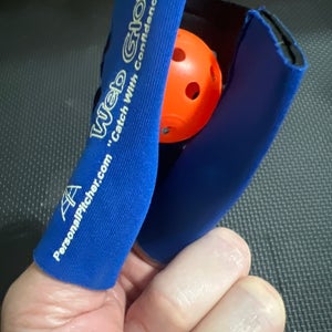 WebGlov (2 mini wiffle balls included)