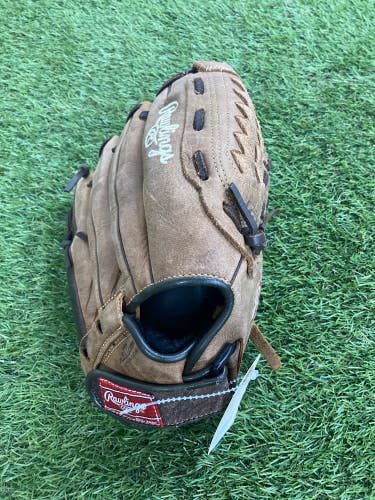 Brown Used Rawlings Player Preferred Right Hand Throw Outfield Baseball Glove 12"