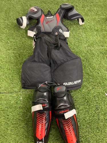 Used Youth Bauer Starter Kit Medium (Shoulder Pads, Pants, Shin Guards0