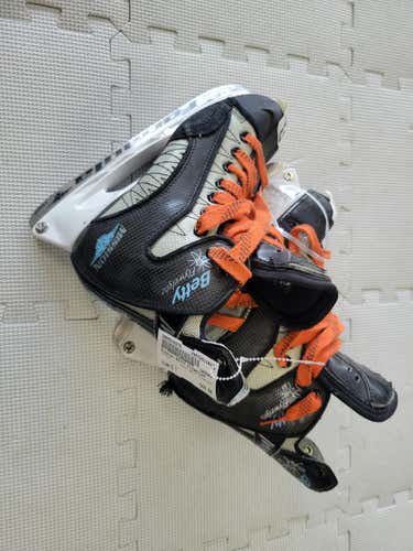 Used Mission Betty Flyweight Senior 7 Ice Hockey Skates