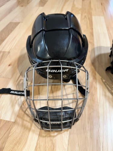 Used Small Bauer Re-Akt 75 Helmet