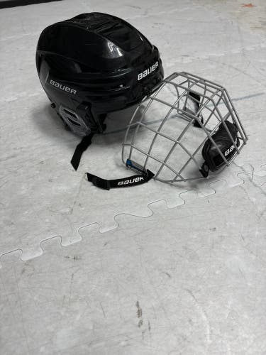 Used Medium Bauer  Re-Akt 85 Helmet