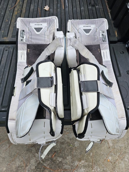 Pro Stock Medium 34" Bauer Hyperlite Leg Pads