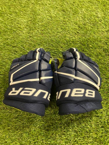 Blue Used Junior Bauer Vapor 3X Gloves 11"