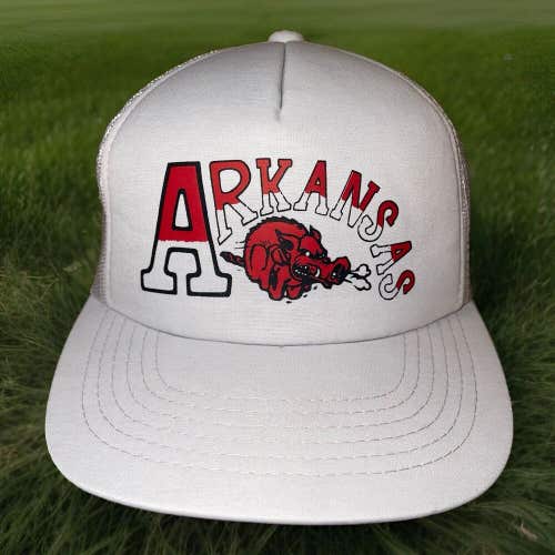 Vintage Arkansas Razorbacks Snapback Mesh Trucker Hat Cap YoungAn