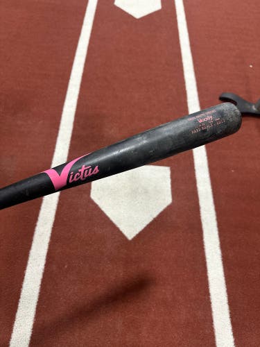 Used  Victus  30 oz 33" HD13 Bat