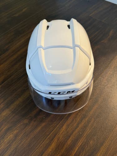 Used Medium CCM Tacks 910 Helmet