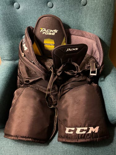 Used Ccm tacks 7092 pants SR Small