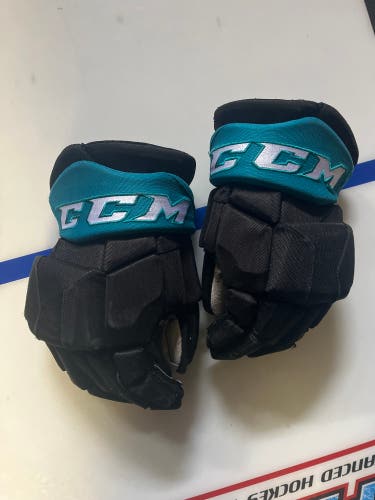 Pro Stock WHL Kelowna Rockets Hockey Gloves
