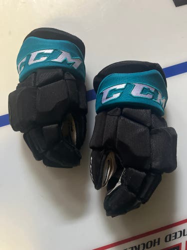 Pro Stock WHL Kelowna Rockets Hockey Gloves