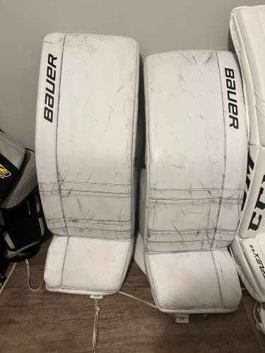 Hockey goalie leg pads