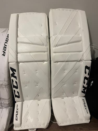 Hockey goalie leg pads