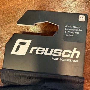 Brand New Reusch soccer goalie gloves Size 11