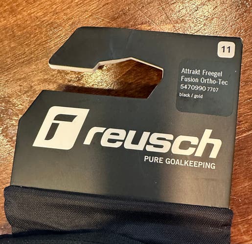 Brand New Reusch soccer goalie gloves Size 11