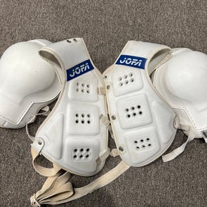 Hockey shoulder pads