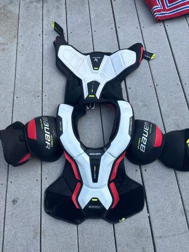 Bauer Shoulder pads