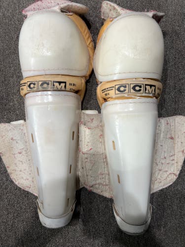 Hockey shin pads