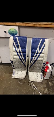 Used  CCM  Eflex4 Goalie Leg Pads