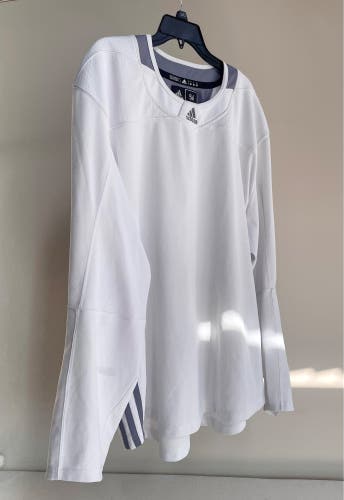 Adidas White Size 56 Used Hockey Practice Jersey