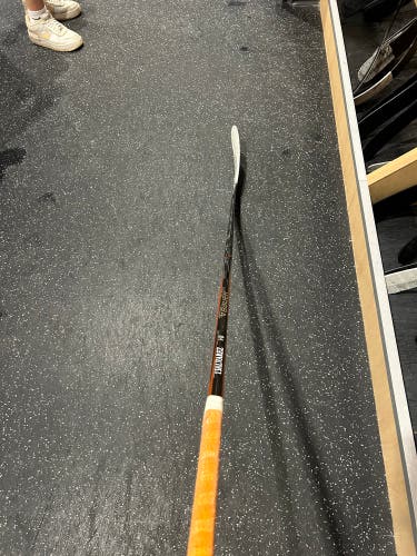 Used Intermediate Bauer Right Handed P92 Pro Stock Vapor Hyperlite 2 Hockey Stick