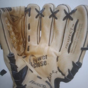 Used Mizuno Left Hand Throw Infield Max Flex Baseball Glove 11"