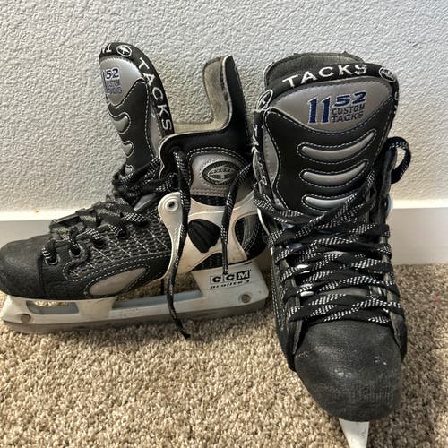 CCM Tacks 1152 Jr Hockey Skates - Skate Size 2.5